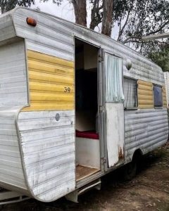 Kind people gave a homeless woman an old trailer.The woman was so happy to have a home. She turned it into a cozy home in the middle of the forestWow, it turned out to be such a cozy and cute house. N